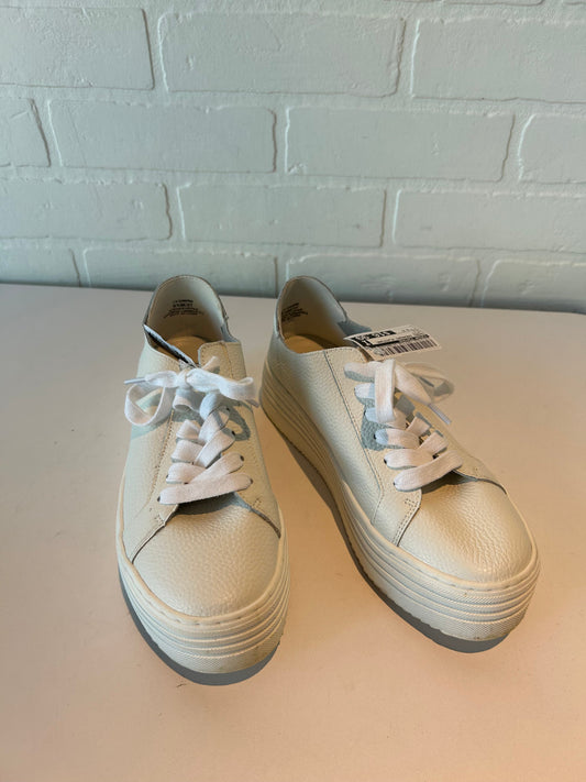 Shoes Sneakers Platform By Crown Vintage In White, Size: 6.5