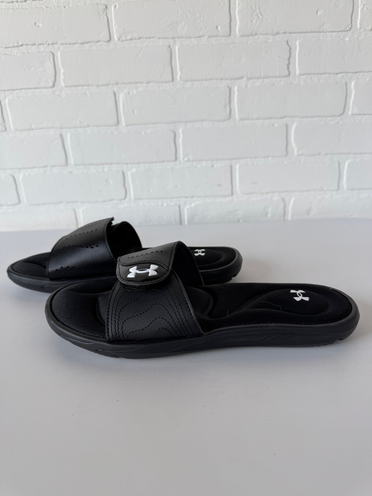 Sandals Flats By Under Armour In Black, Size: 9