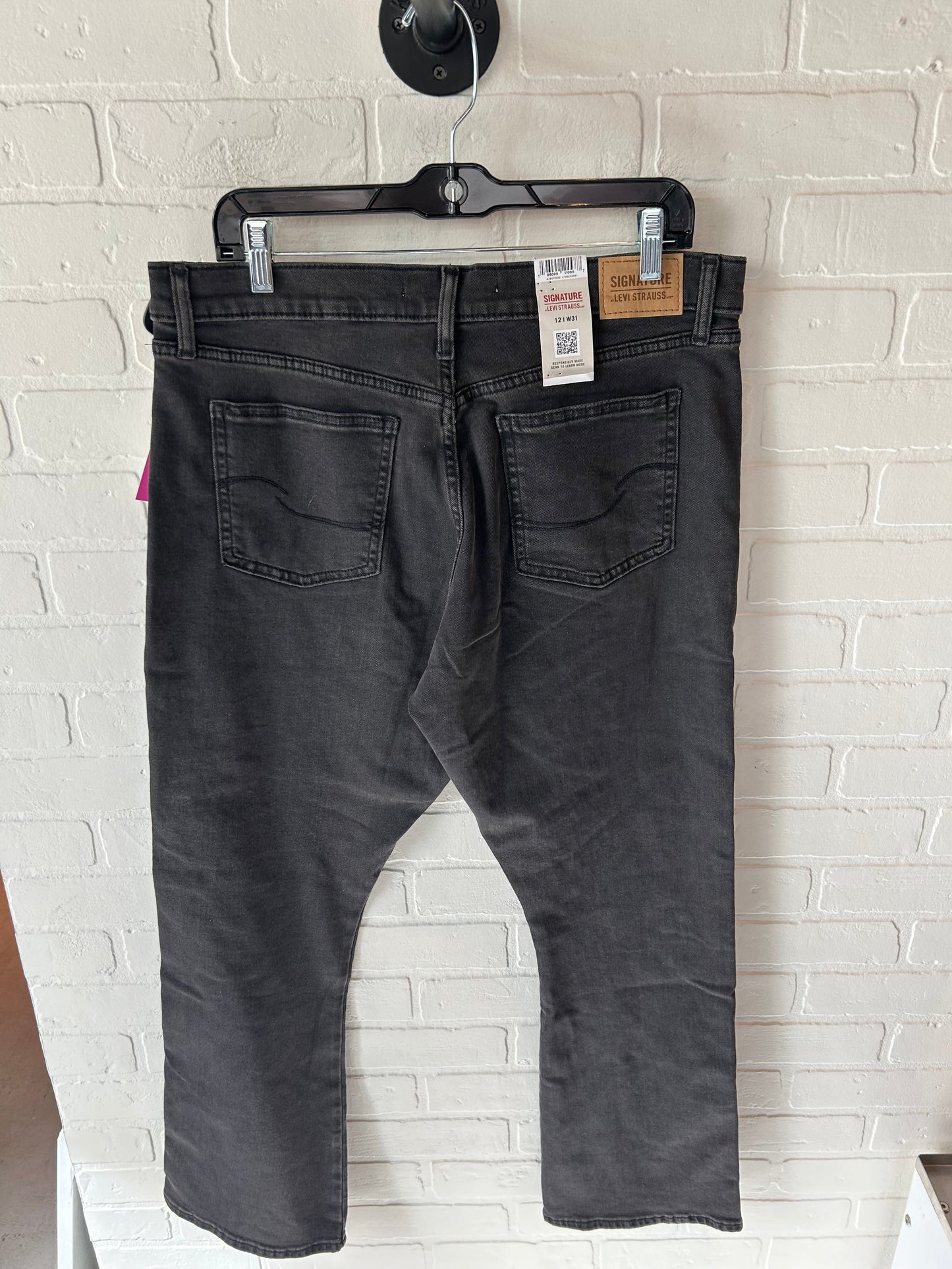 Jeans Cropped By Levis In Black, Size: 12