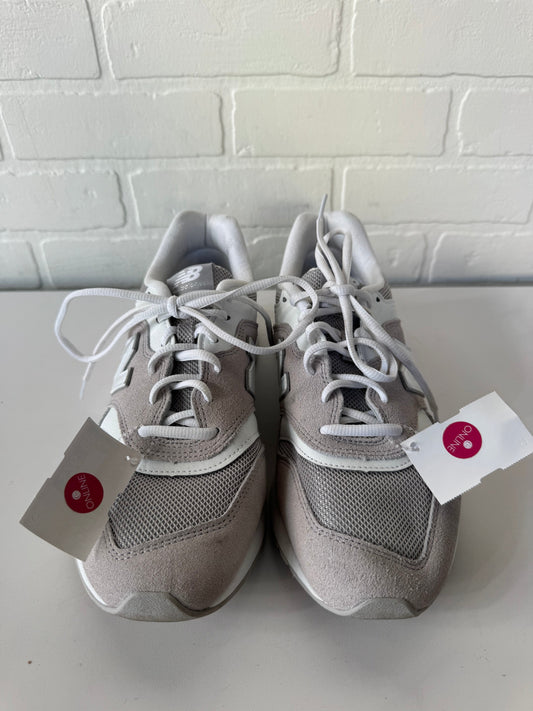 Shoes Athletic By New Balance In Grey & White, Size: 10