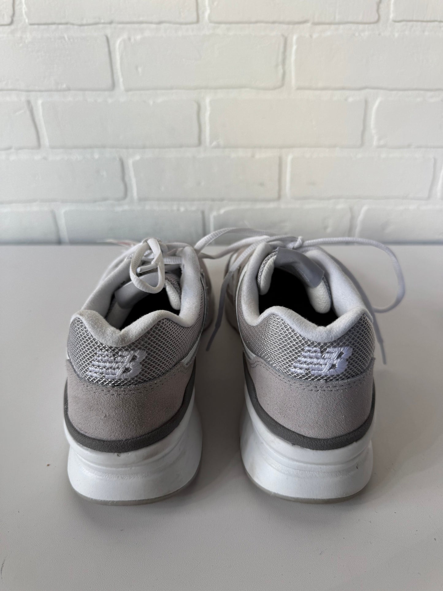 Shoes Athletic By New Balance In Grey & White, Size: 10