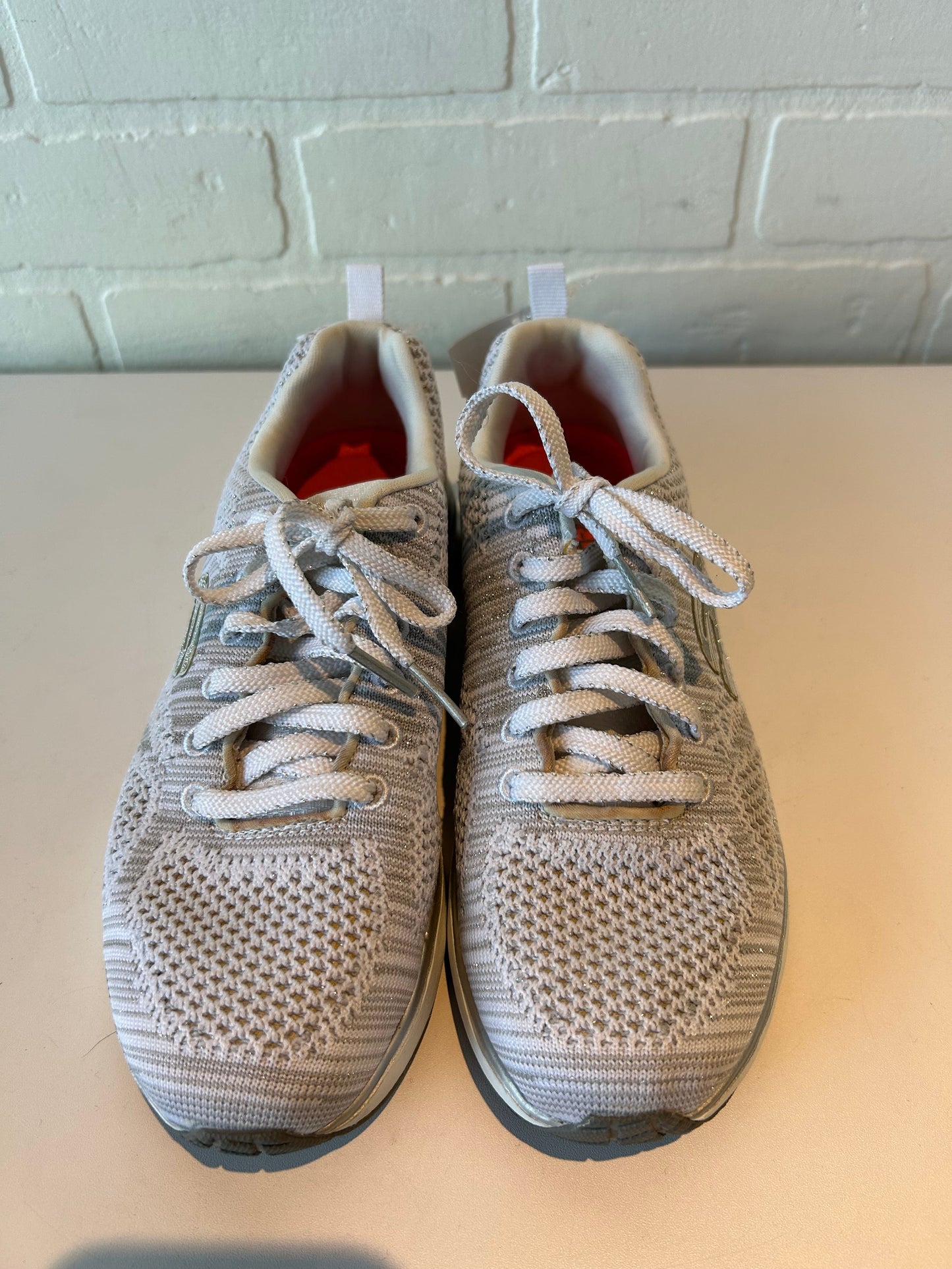 Shoes Athletic By Skechers In Grey & White, Size: 6.5