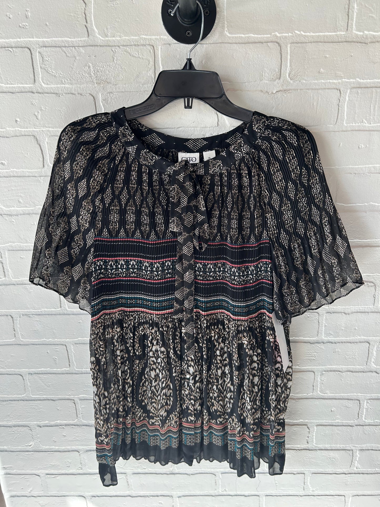 Top Short Sleeve By Cato In Black & Cream, Size: Xl