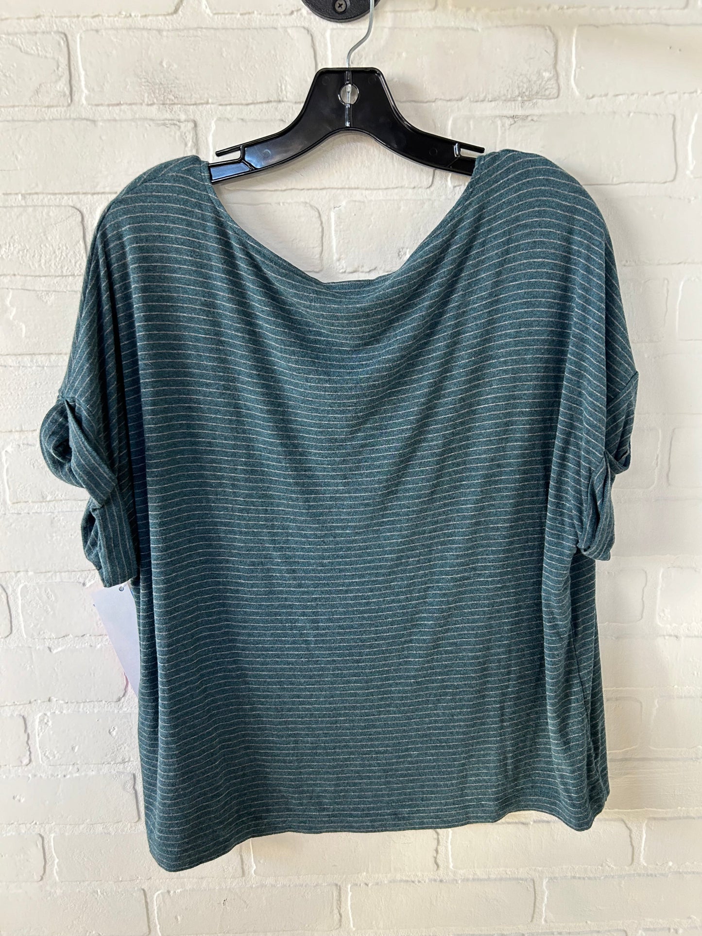 Top Short Sleeve Basic By Cabi In Teal, Size: Xl