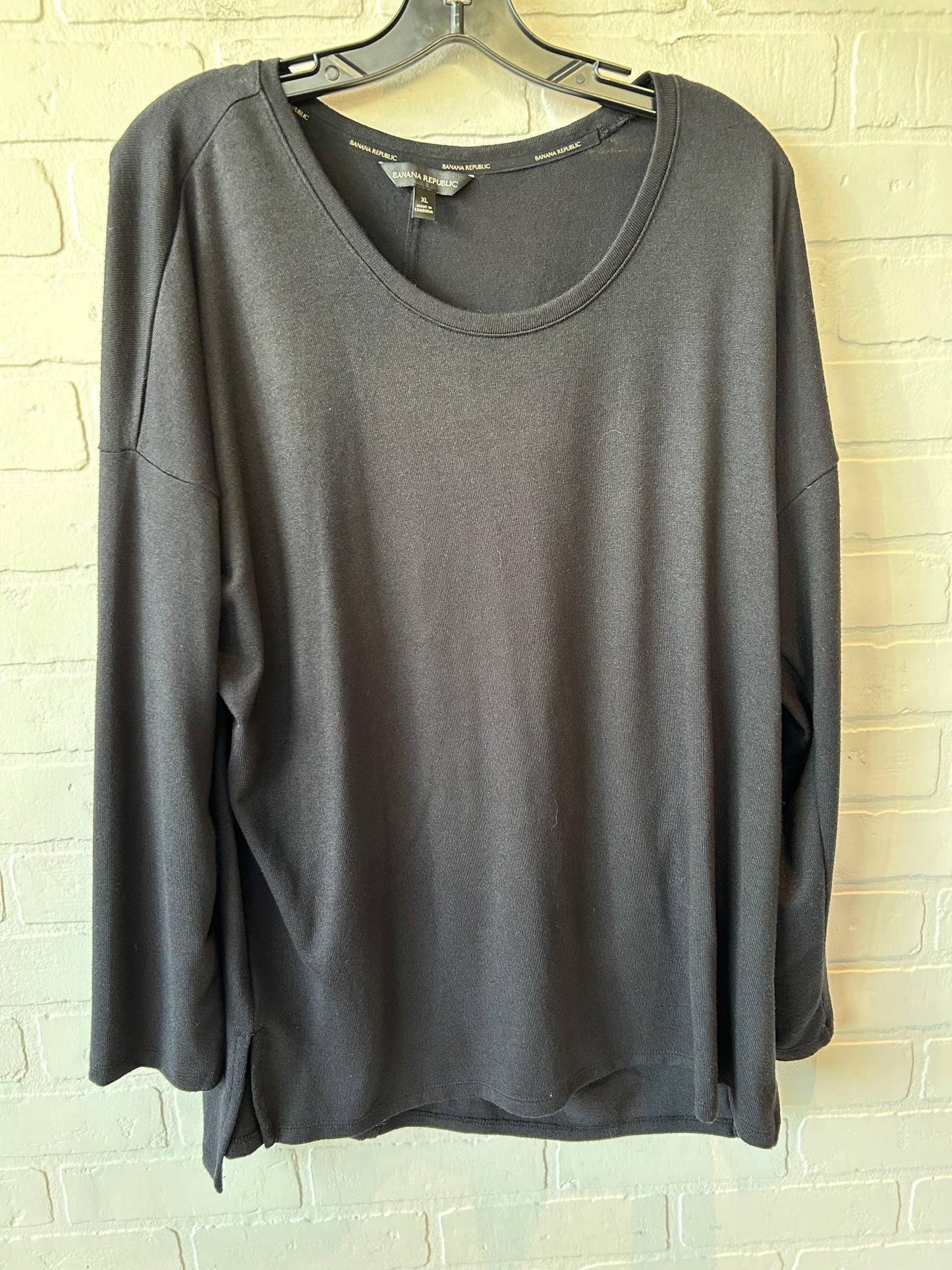 Top Long Sleeve By Banana Republic In Black, Size: Xl