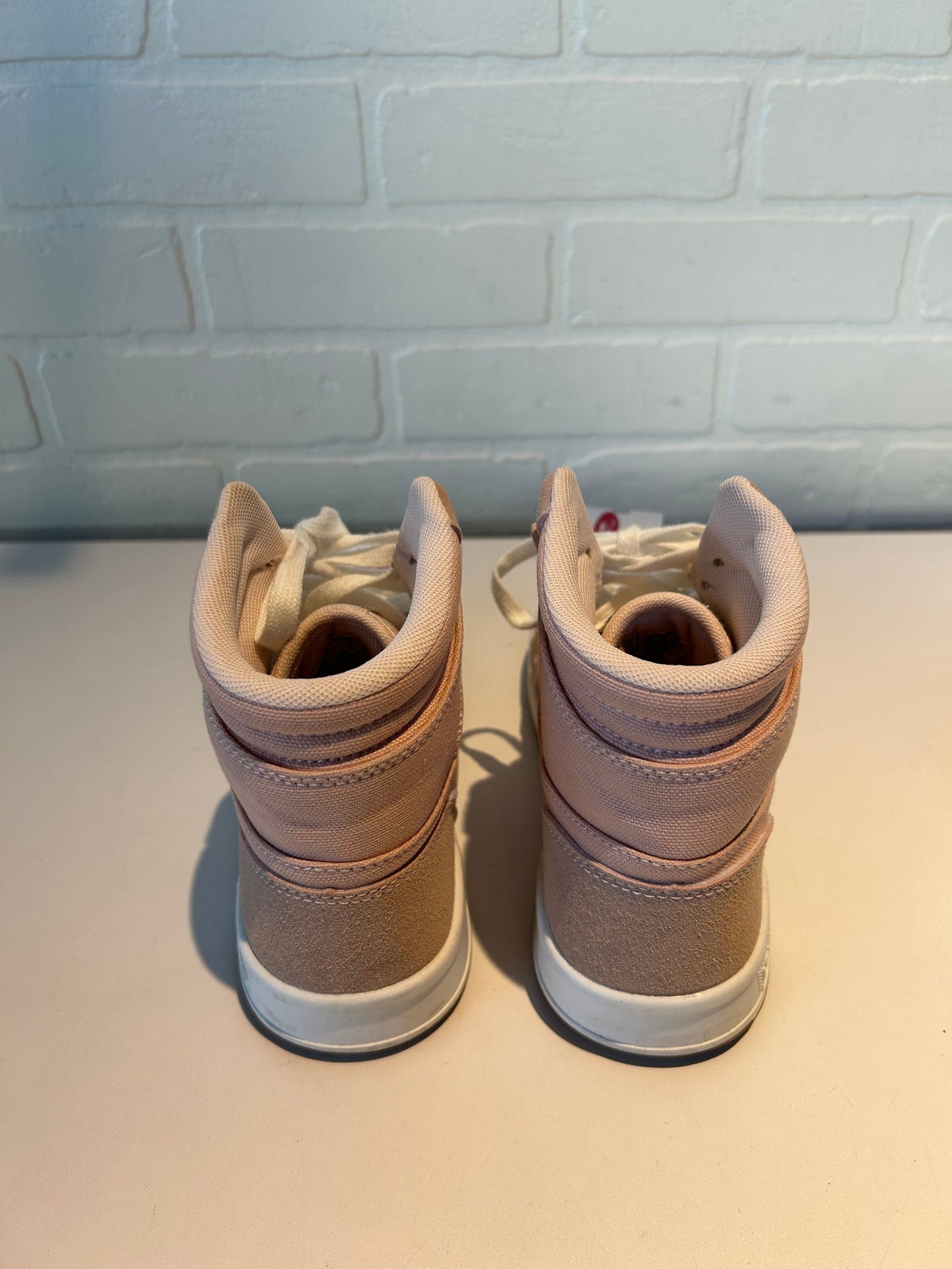 Shoes Sneakers By Levis In Pink, Size: 7.5