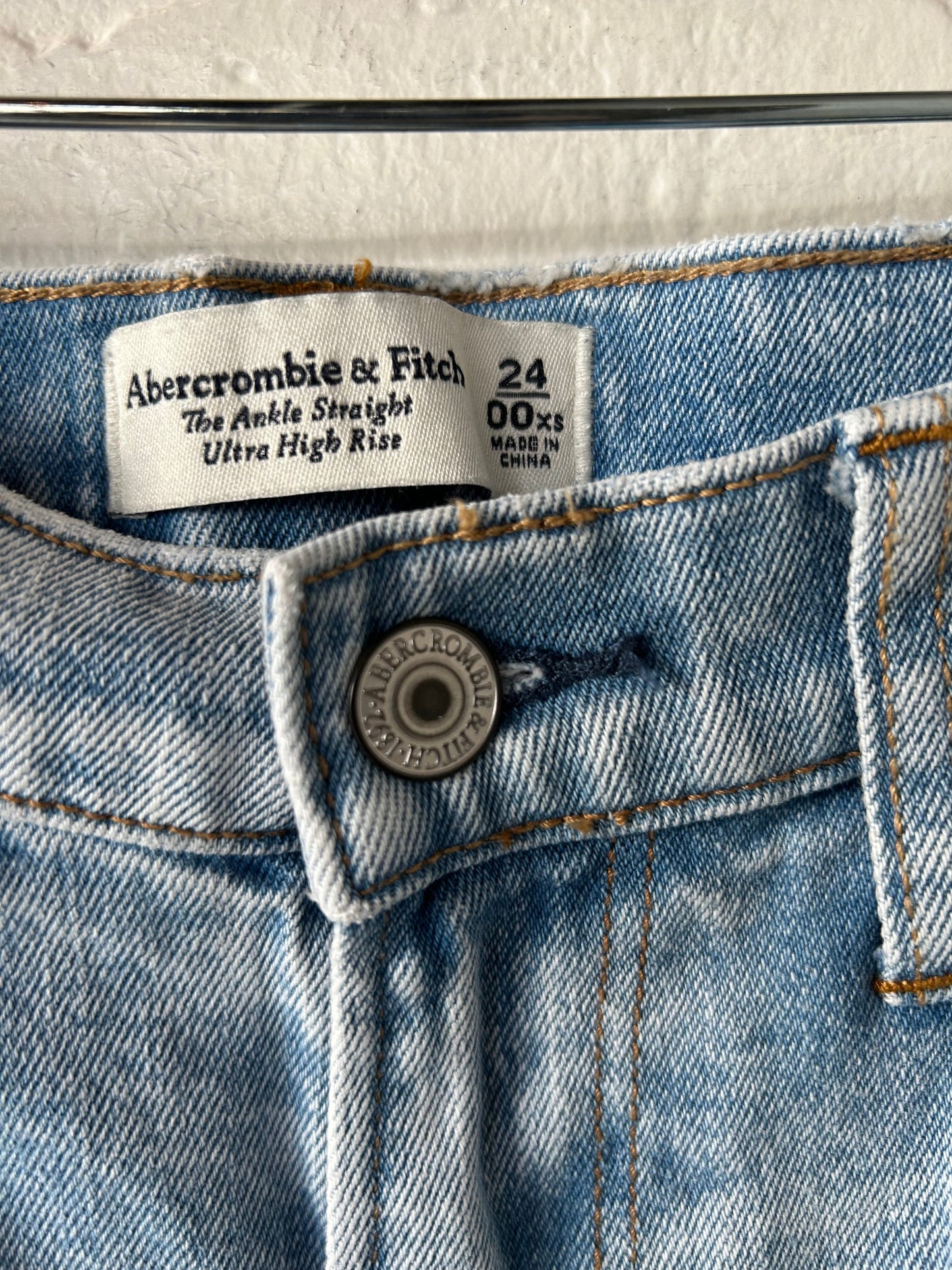 Jeans Straight By Abercrombie And Fitch In Blue Denim, Size: 0