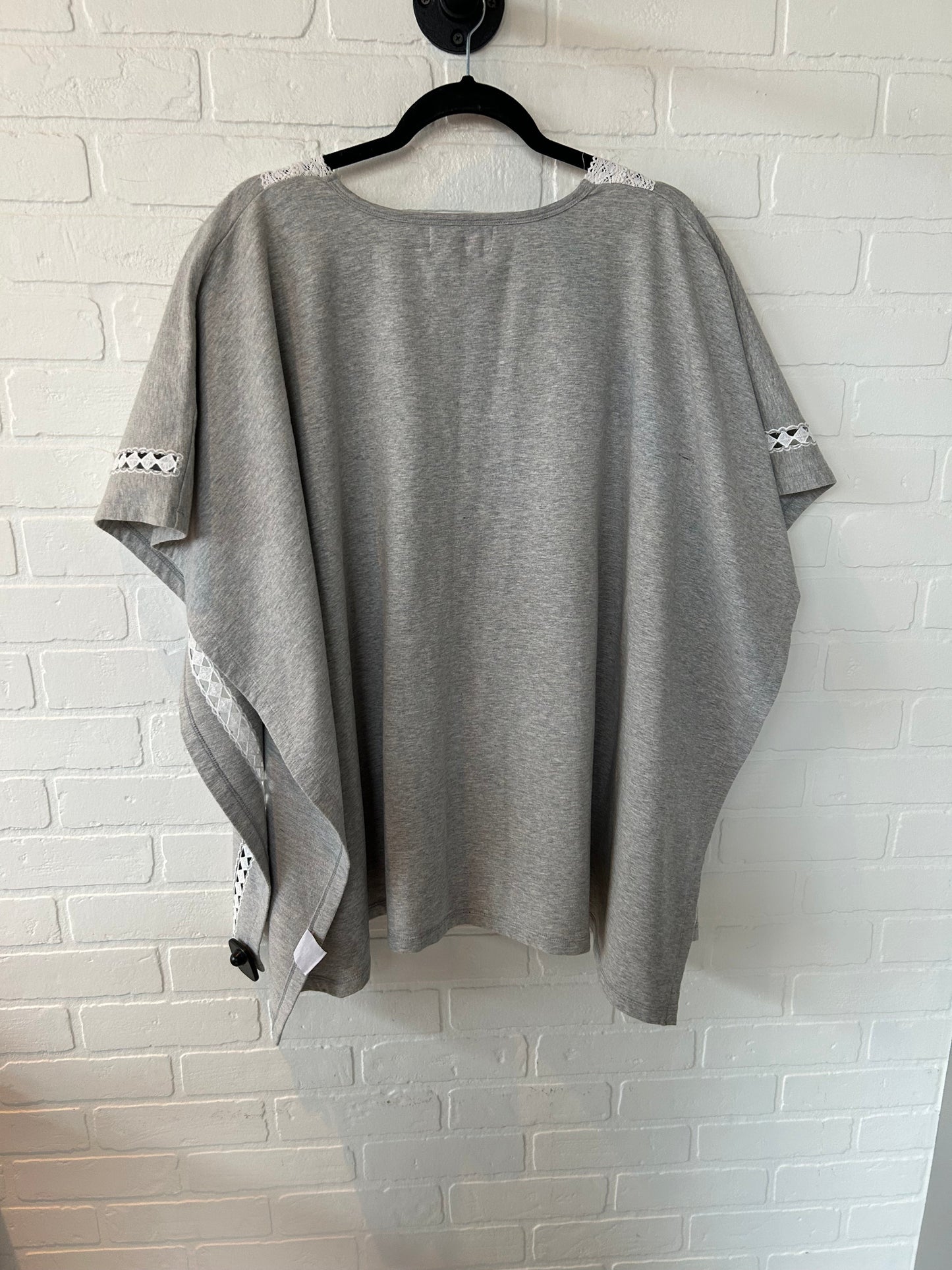 Poncho By Love And Liberty In Grey, Size: L