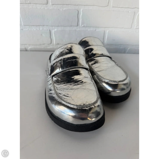 Shoes Flats By Steve Madden In Silver, Size: 8