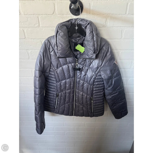 Jacket Puffer & Quilted By Guess In Grey, Size: M