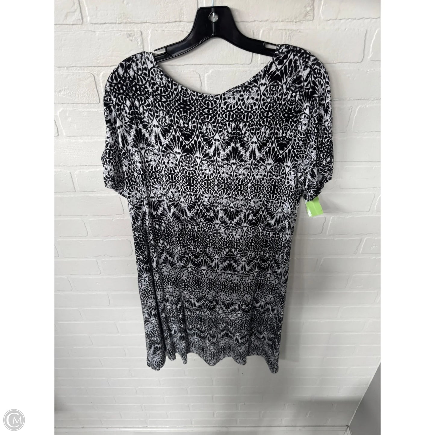 Dress Casual Short By Chicos In Black & White, Size: L