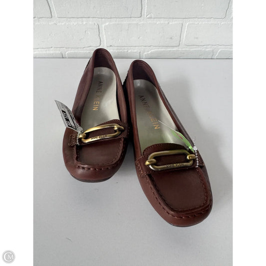 Shoes Flats By Anne Klein In Brown, Size: 7.5