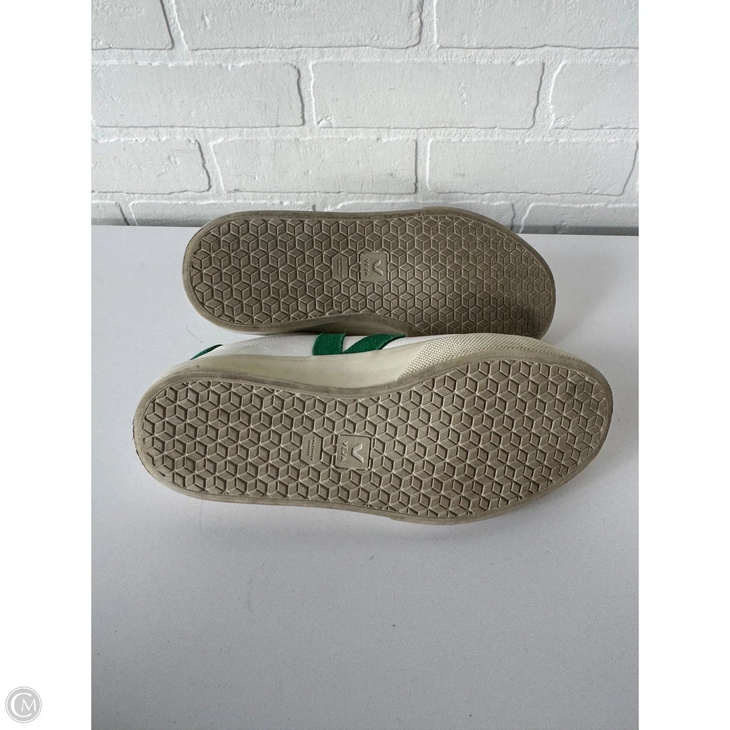 Shoes Sneakers By Veja In Green & White, Size: 8