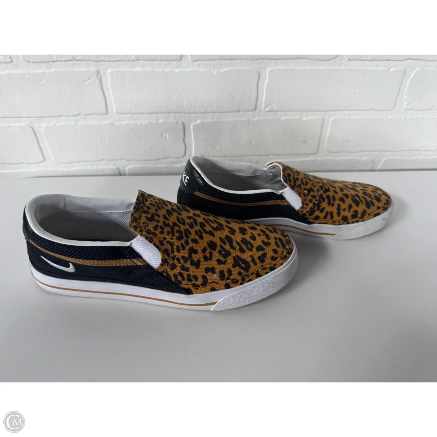 Shoes Sneakers By Nike In Black & Brown, Size: 7.5