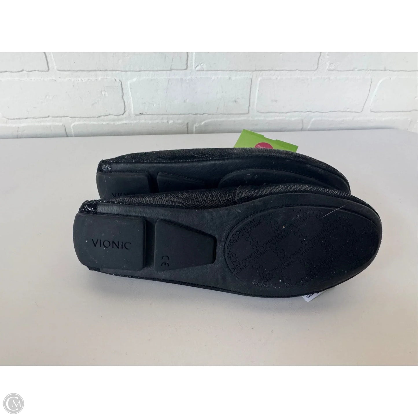 Shoes Flats By Vionic In Black, Size: 5