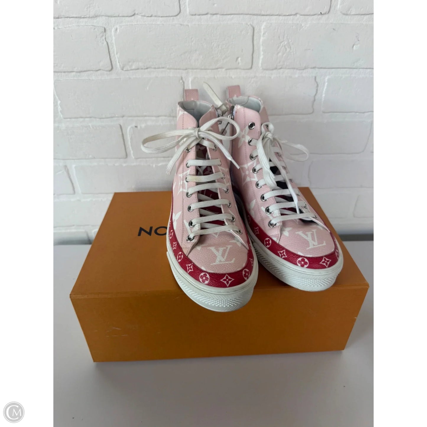Shoes Luxury Designer By Louis Vuitton In Pink, Size: 6.5