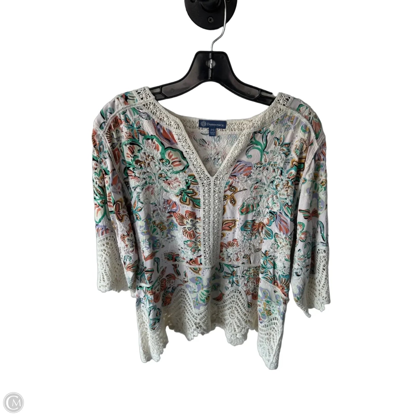 Top 3/4 Sleeve By Democracy In Cream & Green, Size: S