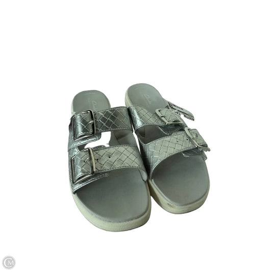 Sandals Flats By Clarks In Silver, Size: 8.5