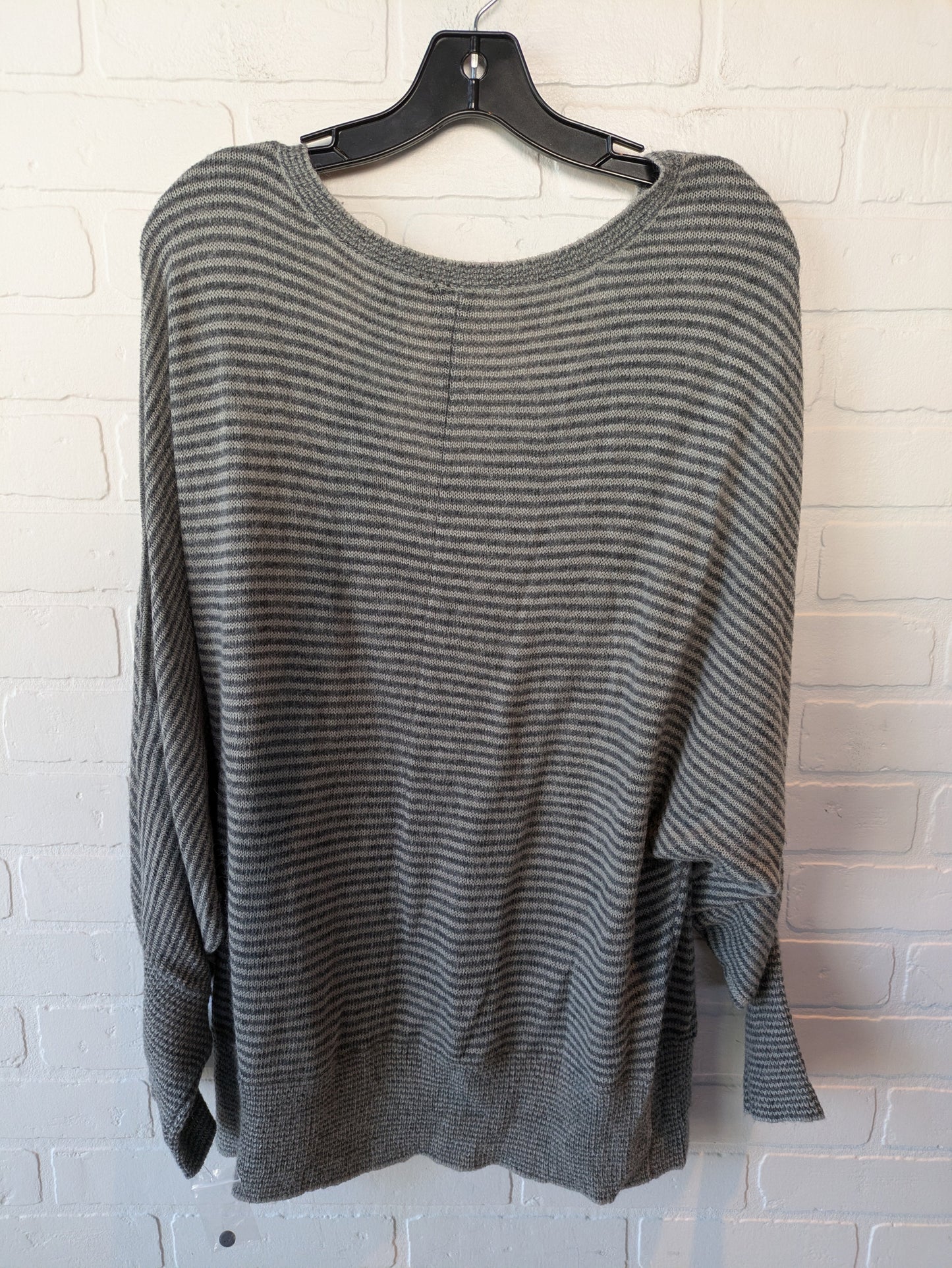 Sweater By Clothes Mentor In Grey, Size: 2x