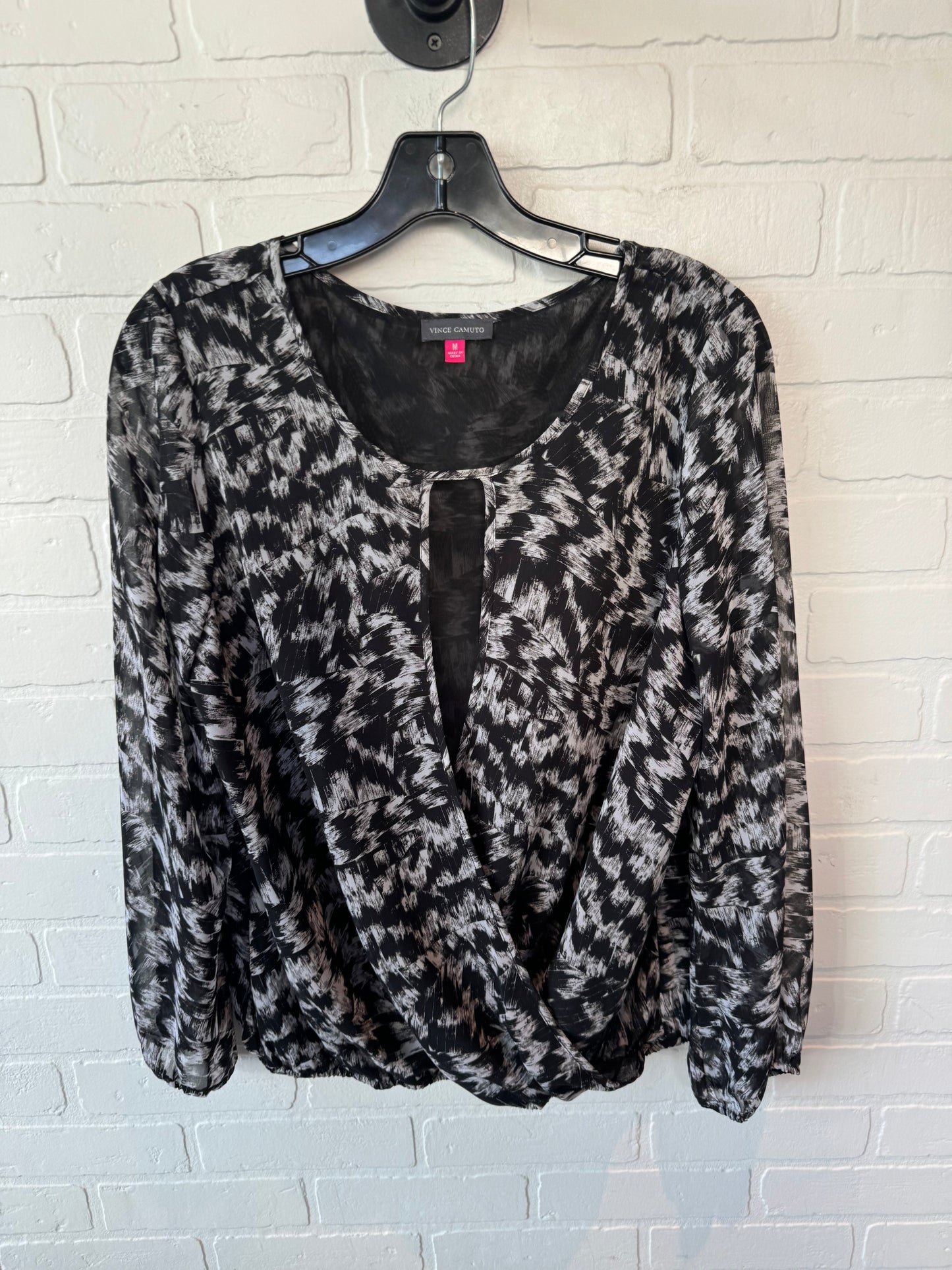 Top Long Sleeve By Vince Camuto In Black White, Size: M