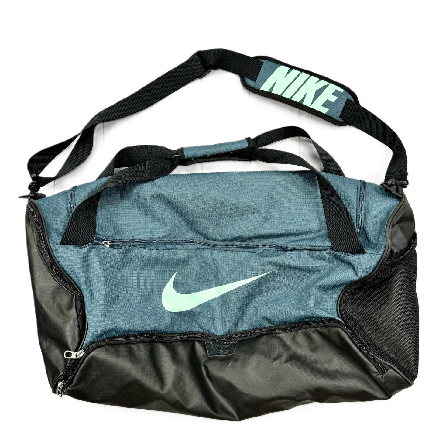 Duffle And Weekender By Nike Apparel, Size: Large