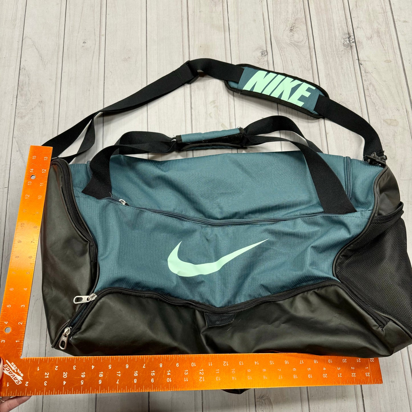 Duffle And Weekender By Nike Apparel, Size: Large