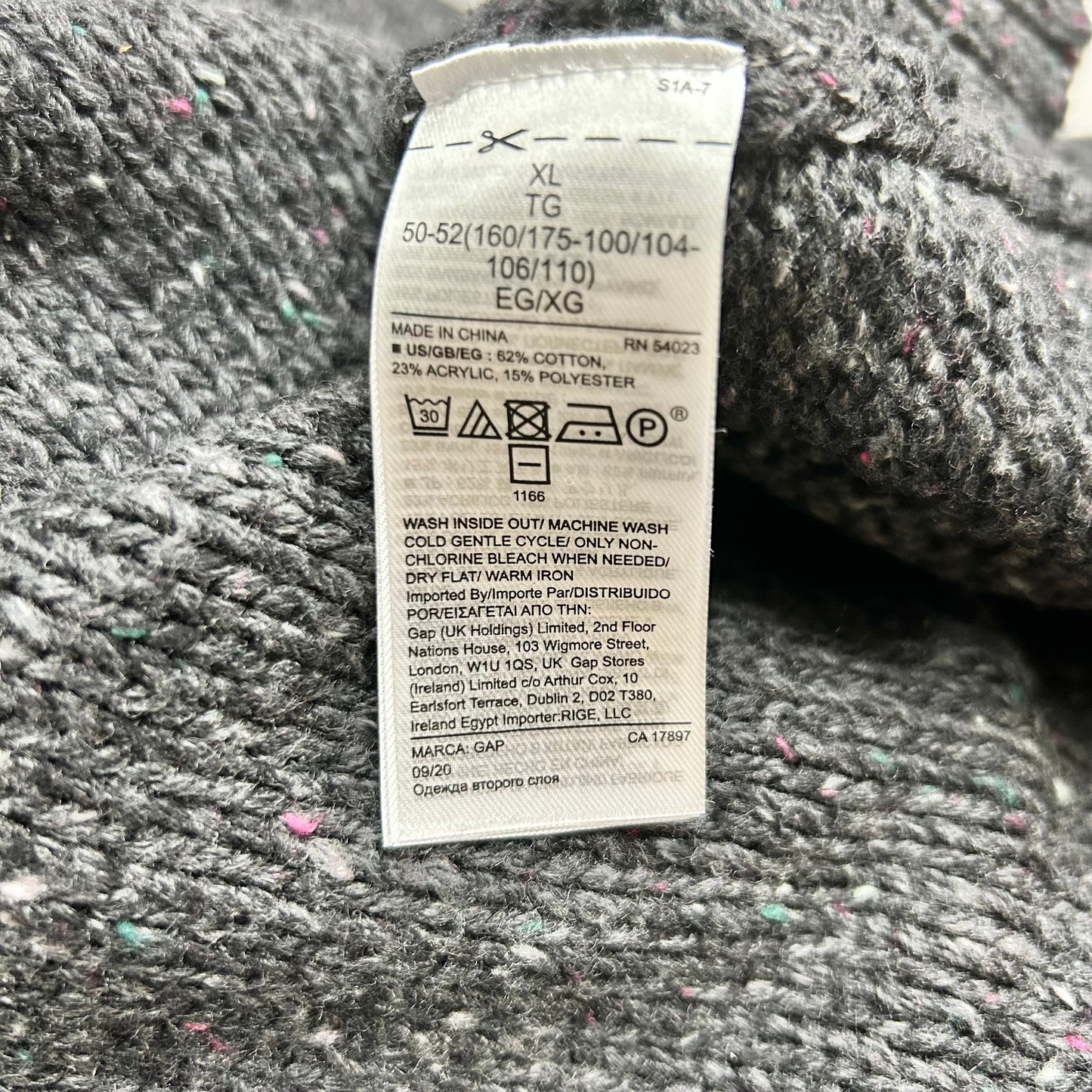 Sweater By Gap In Grey, Size: Xl