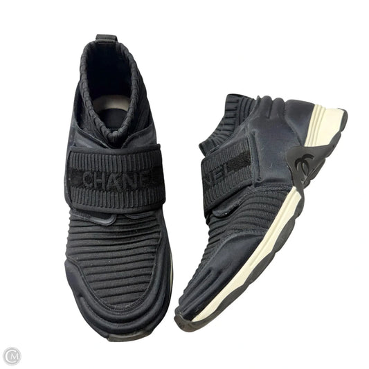 Shoes Luxury Designer By Chanel In Black & White, Size: 6.5