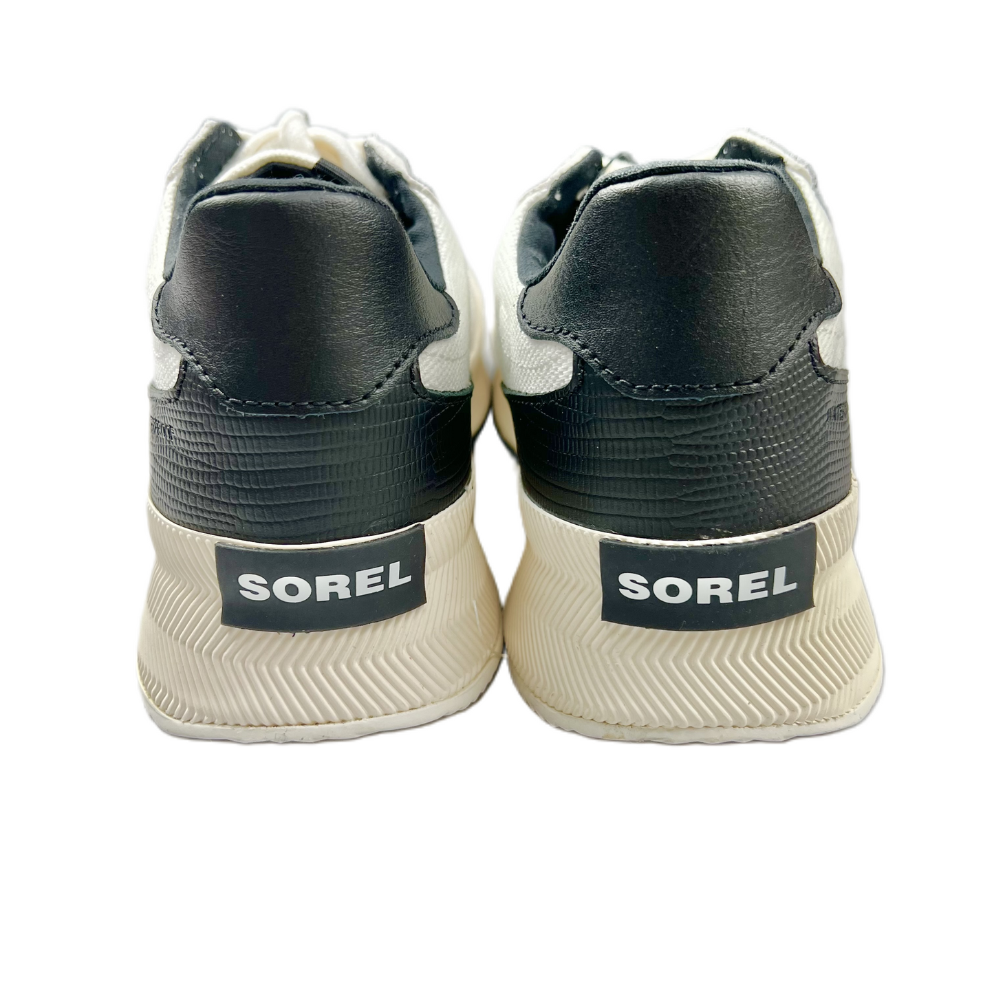 Black & White Shoes Sneakers By Sorel, Size: 8.5