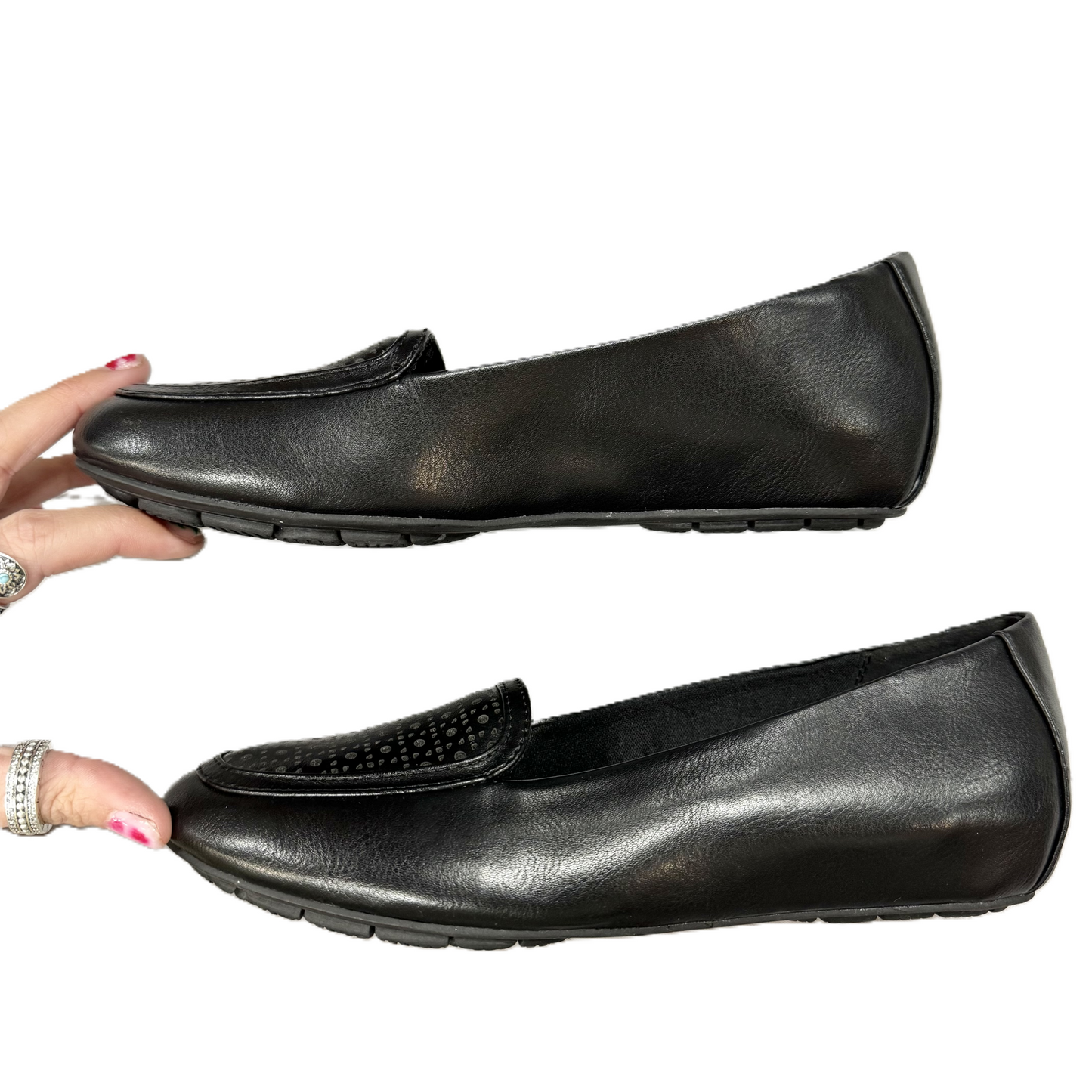 Shoes Flats By Bare Traps In Black, Size: 7.5