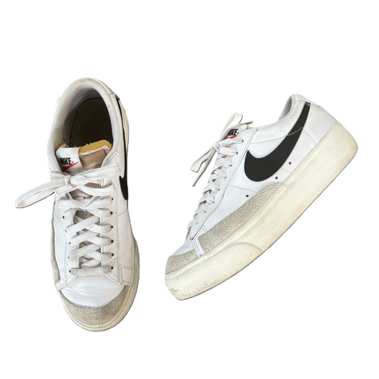 Shoes Sneakers By Nike in White, Size: 9