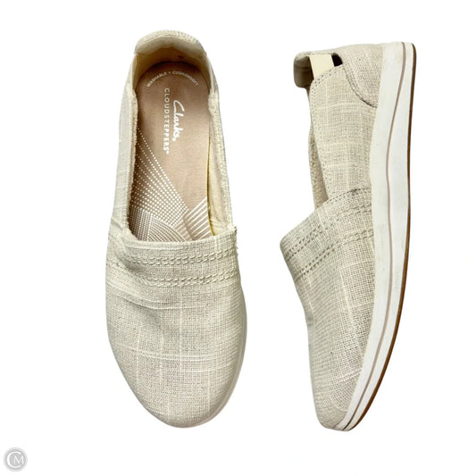 Shoes Flats By Clarks In Cream, Size: 9.5