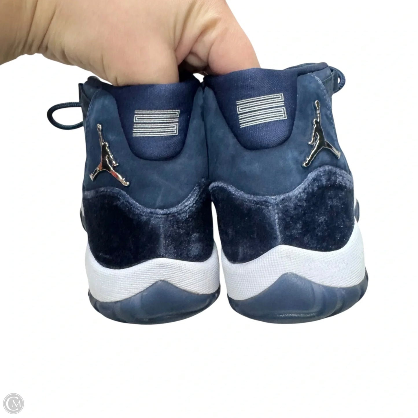 Shoes Luxury Designer By Jordan In Navy, Size: 7