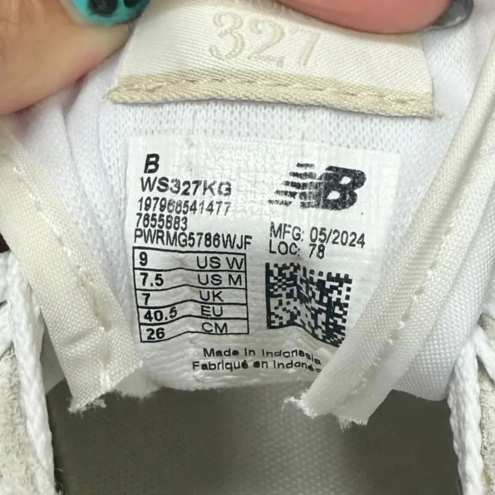 Shoes Sneakers By New Balance In Tan & White, Size: 9