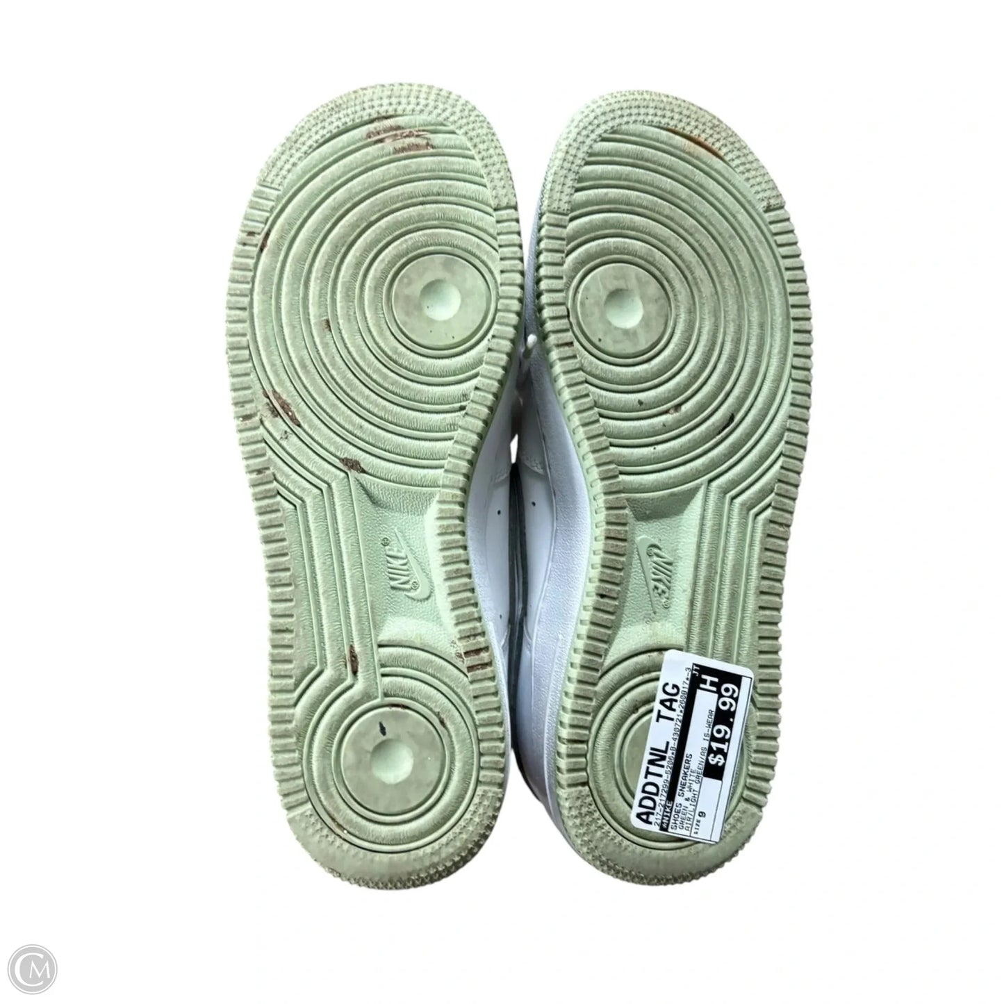 Shoes Sneakers By Nike In Green & White, Size: 9