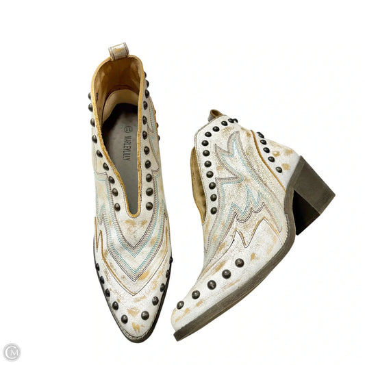 Boots Ankle Heels By Circle G In White, Size: 11