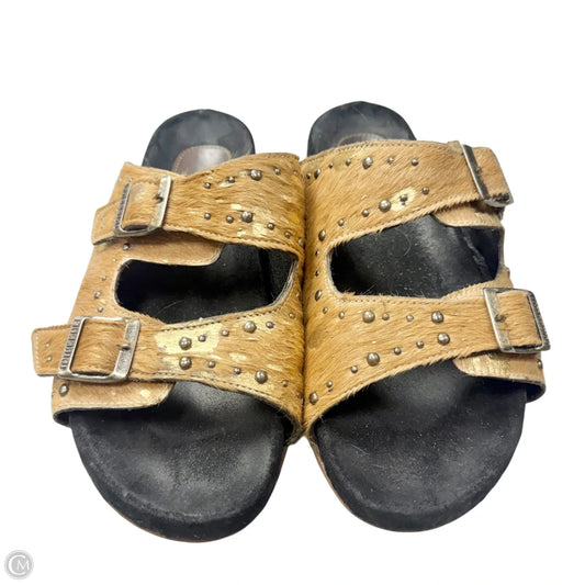 Sandals Flats By Freebird In Brown, Size: 10