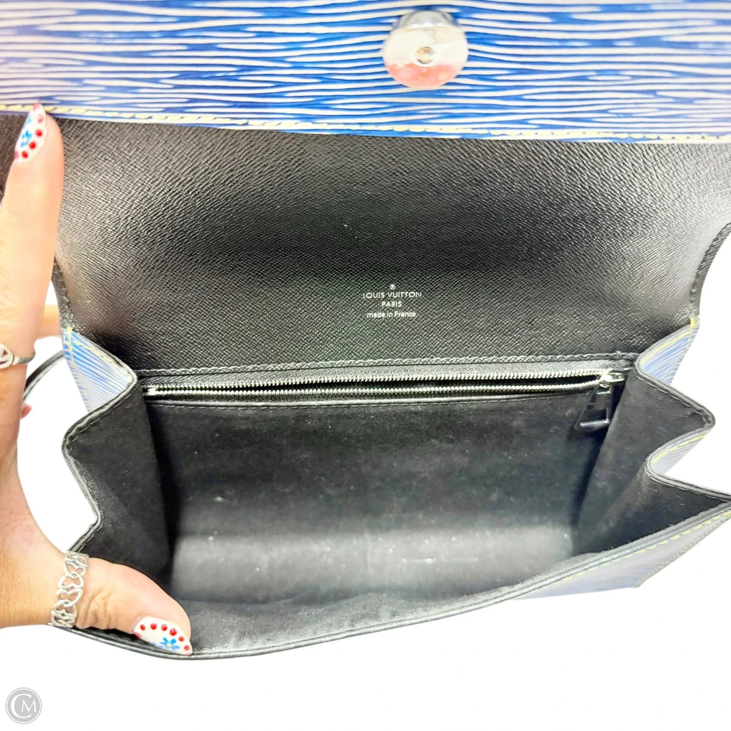 Crossbody Luxury Designer By Louis Vuitton, Size: Medium