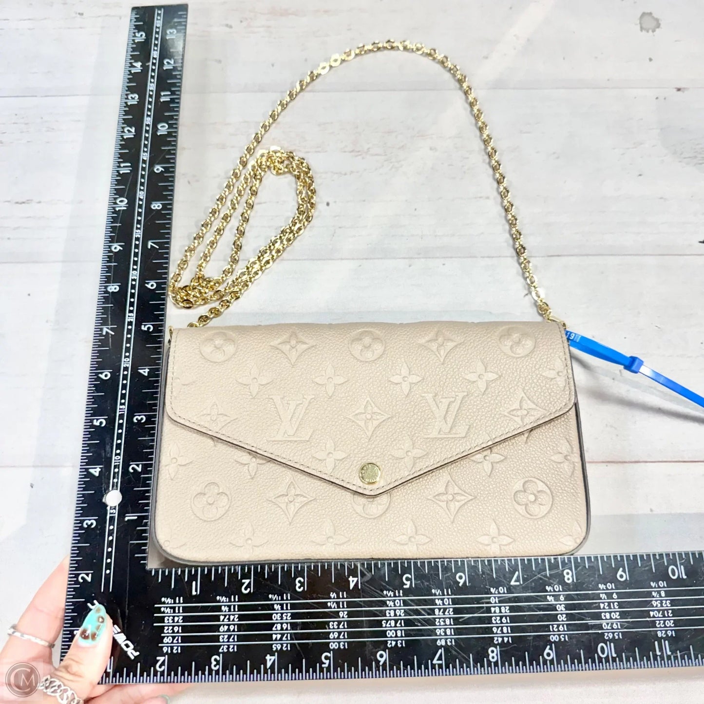 Crossbody Luxury Designer By Louis Vuitton, Size: Medium