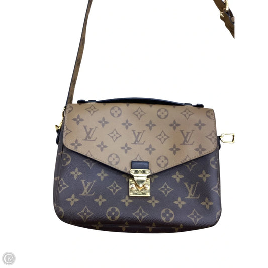 Crossbody Luxury Designer By Louis Vuitton, Size: Medium