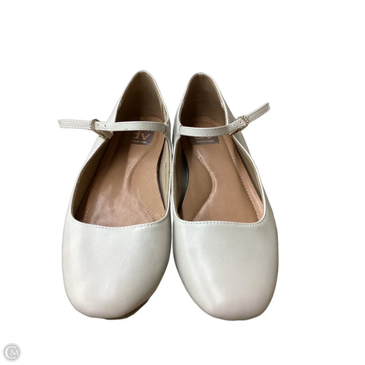 Shoes Flats By Dolce Vita In Beige, Size: 7.5
