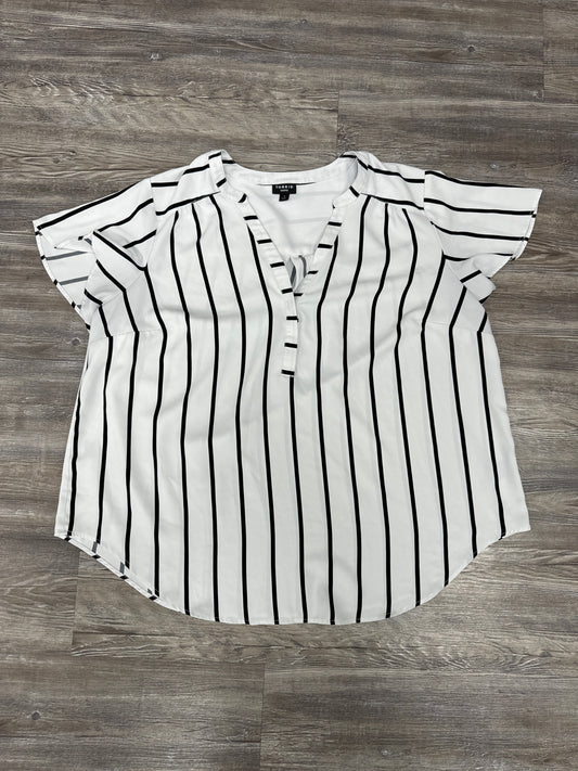 Top Short Sleeve By Torrid In Black & White, Size: 1x