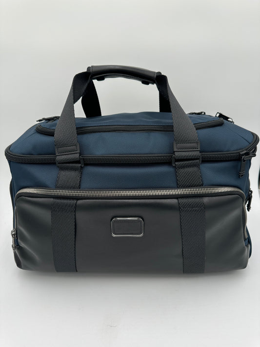 Duffle And Weekender Designer By Tumi, Size: Medium