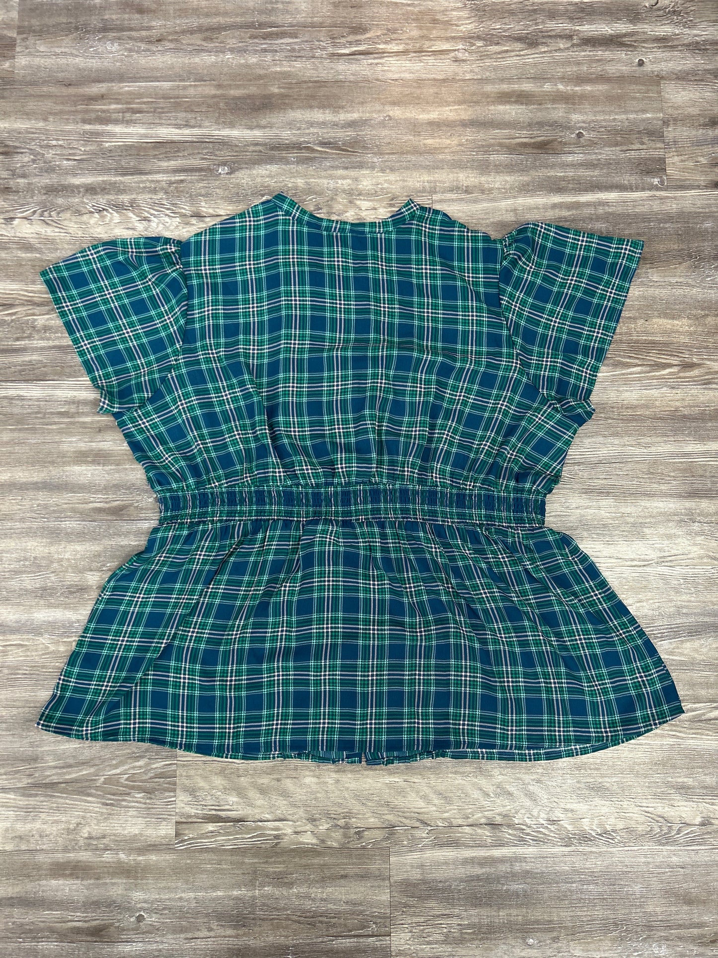 Top Short Sleeve By Torrid In Plaid Pattern, Size: 3x