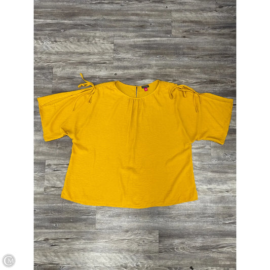 Top Short Sleeve By Vince Camuto In Yellow, Size: 2x