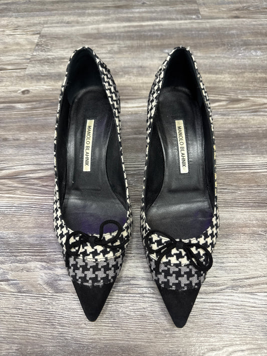 Shoes Designer By Manolo Blahnik In Black & White, Size: 9