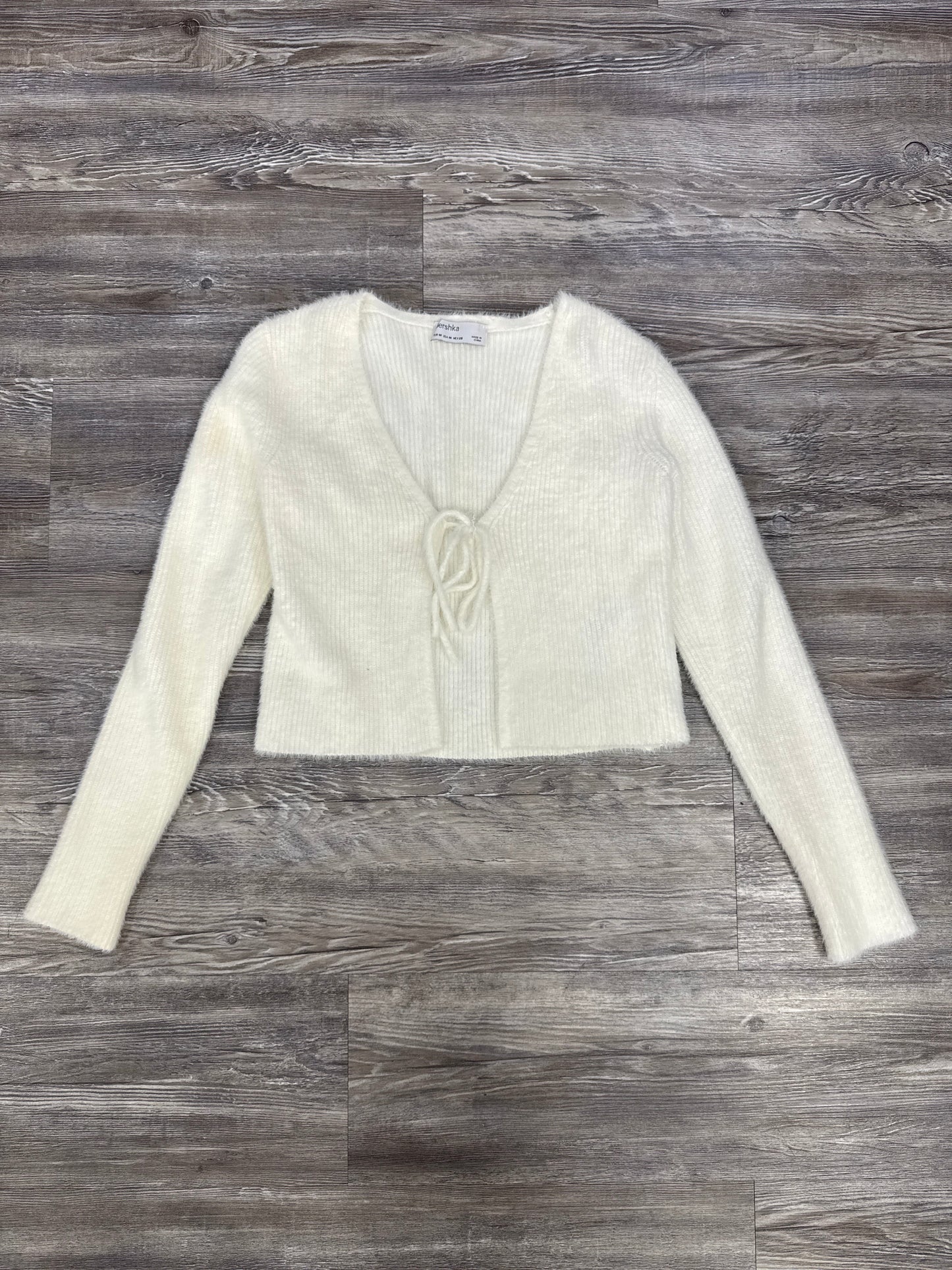 Sweater Cardigan By Clothes Mentor In White, Size: M