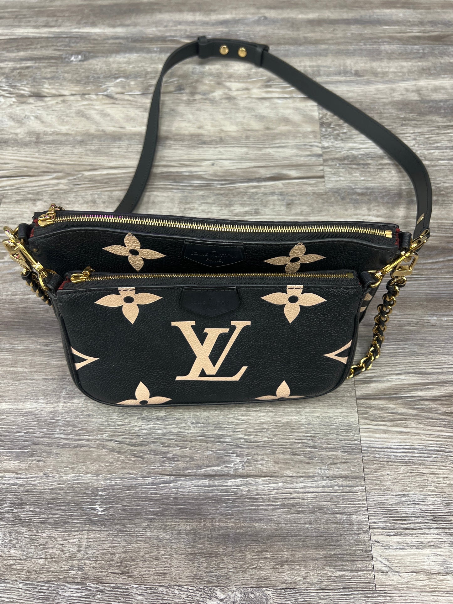 Crossbody Luxury Designer By Louis Vuitton Size: Medium