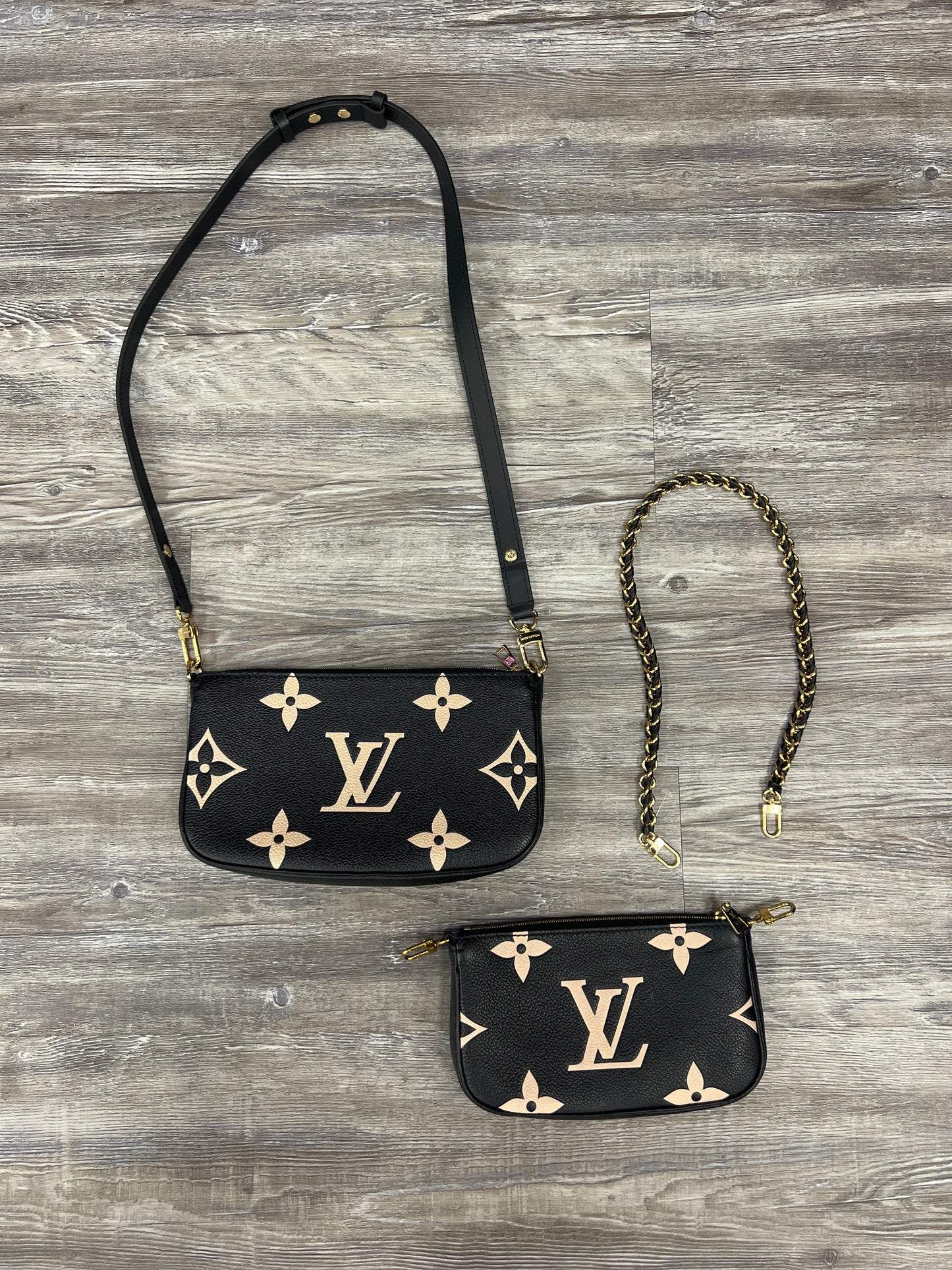 Crossbody Luxury Designer By Louis Vuitton Size: Medium