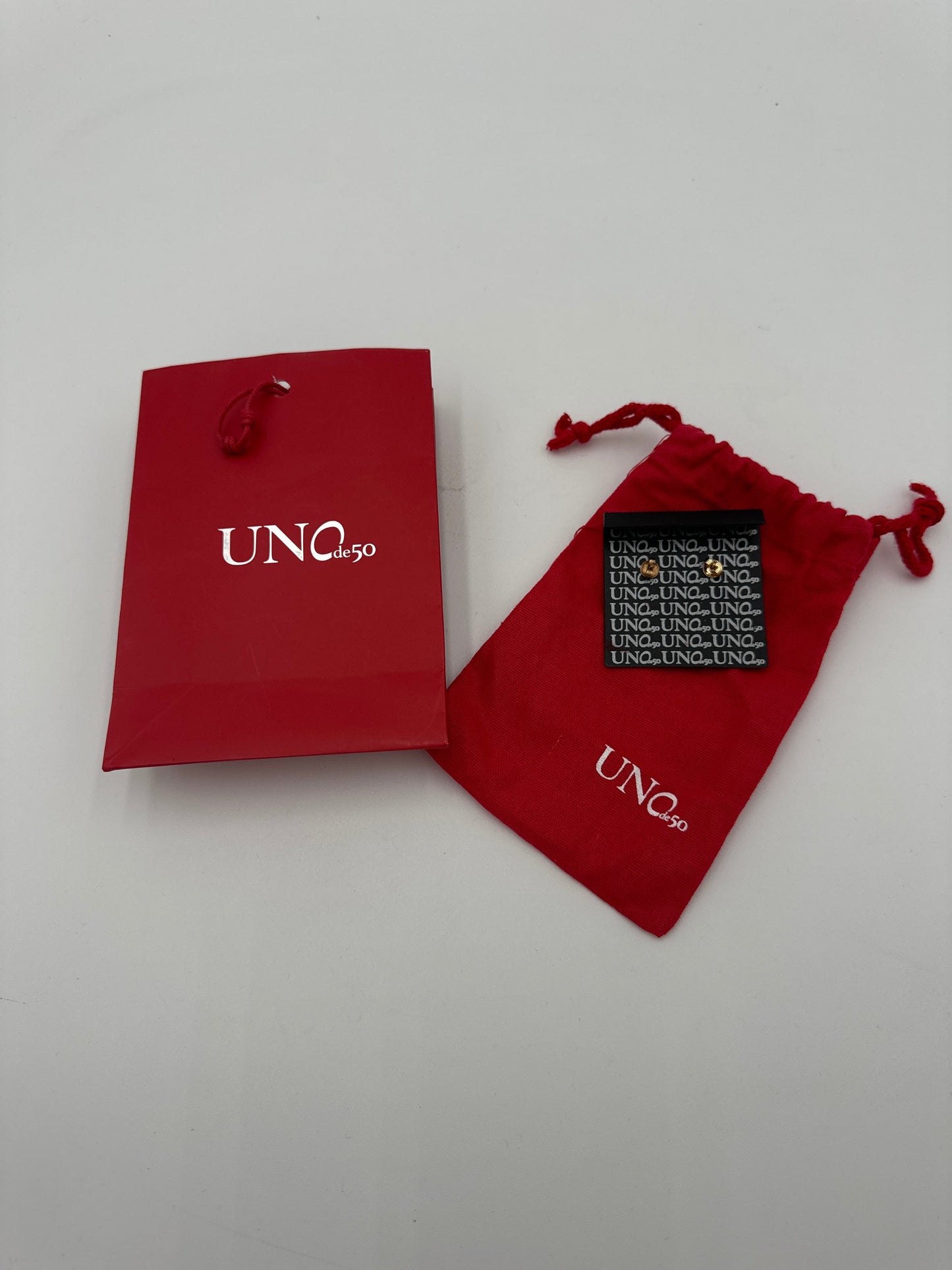 Earrings Stud By Uno De 50, Size: 02 Piece Set